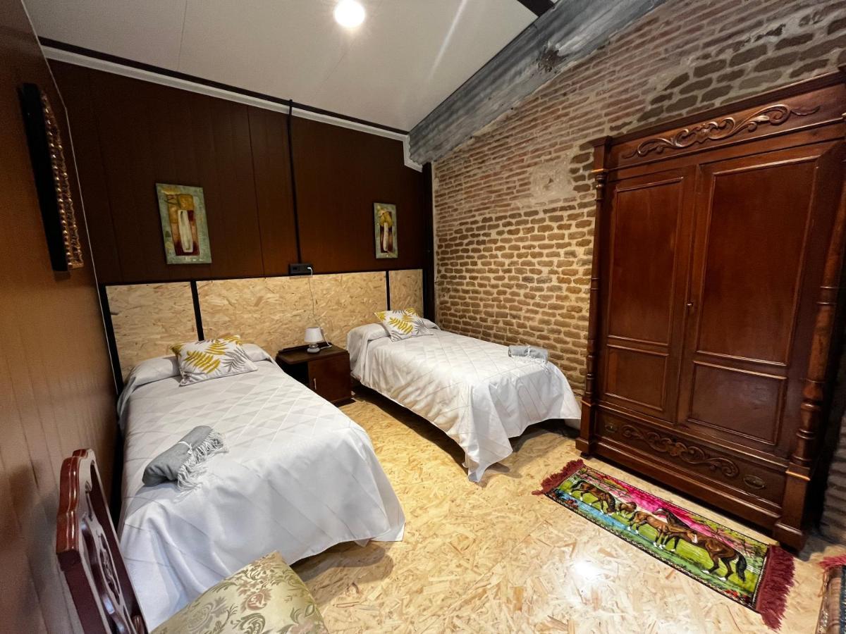 Casa Ruina Guest House Nava del Rey Ngoại thất bức ảnh